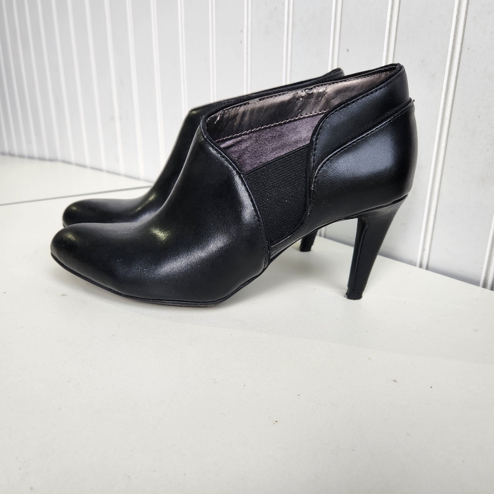 Adrienne Vittadini Tikki Black Leather 3.5" Heel Slip On Boots Womens Size 6.5 M